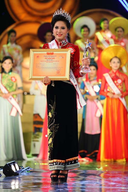 Hình ảnh đêm chung kết Hoa hậu Dân tộc 2013  - ảnh 4